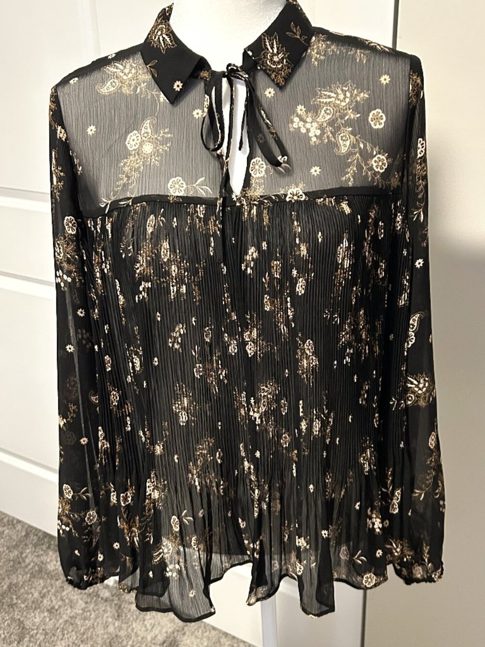 Lauren Conrad Paisley Mystique black pleated shirt, size M